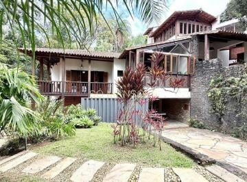 Casa · 327m² · 4 Quartos · 4 Vagas · Casa à Venda no Ville de Montagne, Nova Lima/MG — 327m², 4 Quartos, 2 Suítes e Vista para a Mata.
