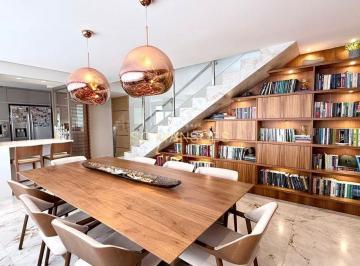 Apartamento · 183m² · 2 Quartos · 3 Vagas · Cobertura Duplex à Venda na Savassi, Belo Horizonte — 183m², 2 Suítes, Jacuzzi e 3 Vagas.