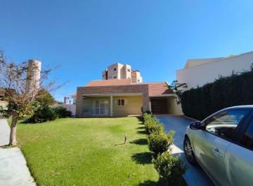 23391113a994e630d68cb34027f2338c76ab79f1 · Casa Residencial à venda, Country, Cascavel - CA1506.