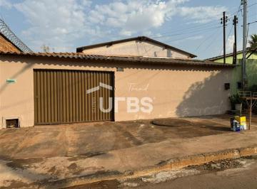 Casa · 167m² · 2 Quartos · 2 Vagas · Casa espaçosa com 2 quartos (1 suíte), quintal e garagem coberta – Pronta para morar!