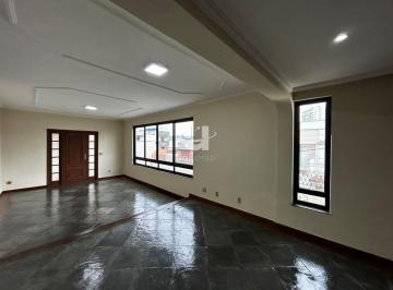 Casa · 12m² · 3 Quartos · 2 Vagas · Espaçosa casa de 3 quartos em localização privilegiada, a apenas 10 minutos do C