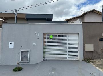 Casa · 90m² · 3 Quartos · 2 Vagas · Casa com 3 Quartos, sendo 1 Suíte, e 90 m² de Área Construída no Por do Sol