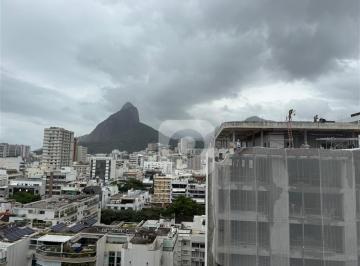 Apartamento · 70m² · 2 Quartos · 1 Vaga · Apartamento de 2 quartos com suíte no Leblon