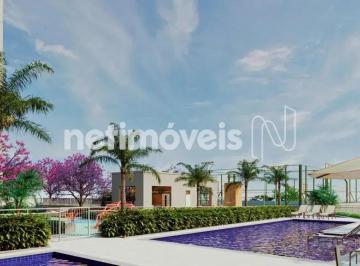 Piscina · Um refúgio cercado pelo verde e com uma vista privilegiada.