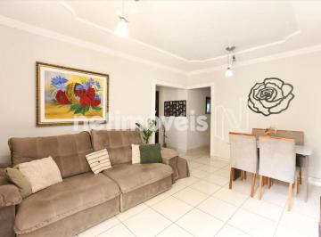 Sala · Casa de 5 quartos à venda no Diamante!