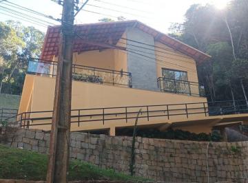 nadh9lw2ywe0ntzimgm3odc1_md · Casa Nova em Condomínio com Piscina, Campo de Futebol e Vista Deslumbrante
