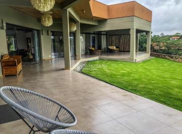 Casa · 440m² · 4 Quartos · Casa