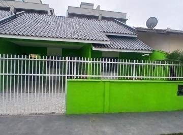 Casa · 75m² · 1 Quarto · 1 Vaga · casa semi mobiliada locacao anual em Balneario Picarras Sc