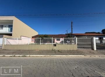 Casa · 130m² · 2 Quartos · 3 Vagas · casa sozinha no terreno em Balneário Piçarras Sc