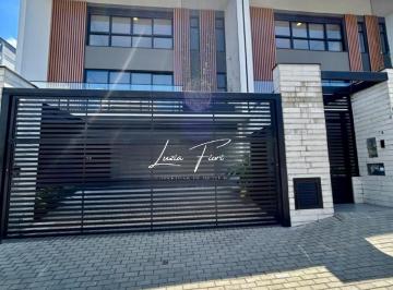 Foto 02 · Casa alto padrão, nova com elevador, à venda no bairro América, Joinville SC. Averbada com 285,00