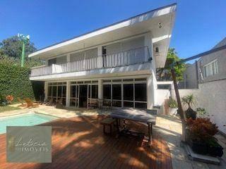 f73184c2b2c0f348337da14144b8a29f8bbcbdcd · Casa impecável de luxo- ensolarada no Jardim Guedala | 450m² | 3 Dormitórios | 6 Vagas..