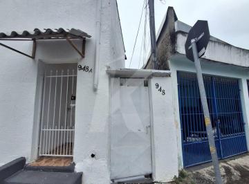 Casa · 30m² · 1 Quarto · Casa com 1 dormitório, cozinha, banheiro e lavanderia no Parque Novo Mundo.