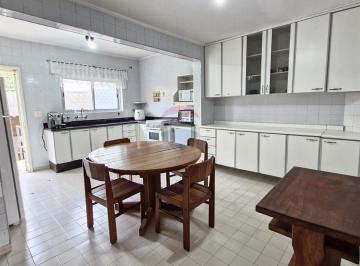 Casa · 220m² · 2 Quartos · 4 Vagas · Sobrado 254m2 area total,  2 Quartos sendo 1 com sacada, entrada com área externa, 4 vagas e  um ter