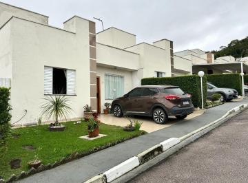 Casa · 79m² · Casa térrea no Condomínio Greenwood – Itaoca, Guararema | 2 quartos, suíte e placas solares