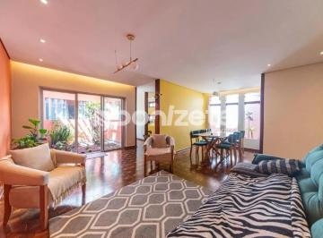 Casa · 272m² · 6 Quartos · 2 Vagas · Casa residencial com 6 quartos e amplo espaço externo à venda na Vila Alzira