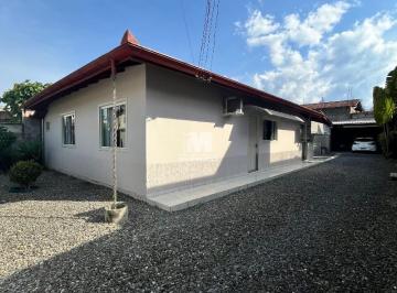 Casa · 180m² · 2 Quartos · 2 Vagas · Casa à Venda em Brusque com 2 Suítes, Piscina e Ampla Área de Lazer