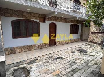 Casa · 52m² · 2 Quartos · 1 Vaga · Excelente casa de fundos 2 quartos sendo 1 suíte em Irajá RJ
