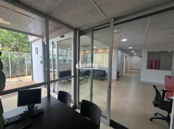 Comercial · 240m² · 12 Vagas · Loja disponível para locação no bairro Granja Marileusa em Uberlândia-MG.