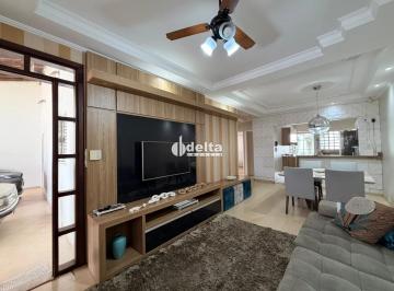 Casa · 388m² · 3 Quartos · 5 Vagas · Casa residencial com 3 quartos sendo 1 suíte disponível para locação e venda no bairro Presidente Ro