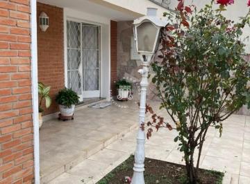 Casa · 250m² · 3 Quartos · 2 Vagas · CASA COM 3 DORMITÓRIOS NO BAIRRO VILA GRAFF - JUNDIAÍ/SP.