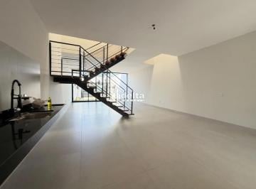Casa · 180m² · 3 Quartos · 4 Vagas · Casa com 3 quartos sendo 1 suíte disponível para venda no bairro Segismundo Pereira em Uberlândia-MG