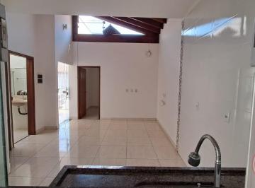Casa · 70m² · 2 Quartos · 1 Vaga · Casa para alugar em Centro de 70.00m² com 2 Quartos e 1 Garagem