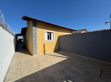 Casa de 2 quartos, Itanhaém · Casa a 1.5km do mar, com 2 quartos, piscina e área gourmet. Localizada em Itanhaém.