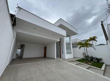 Casa de 3 quartos, Peruíbe · Casa a 200m do mar, com 3 quartos, piscina e área gourmet. Localizada em Peruíbe.