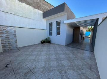 Casa de 2 quartos, Itanhaém · Casa a 1.5km do mar, com 2 quartos, piscina e área gourmet. Localizada em Itanhaém.
