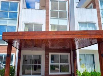 Casa de 4 quartos, Parnamirim · Casa triplex com três suítes e solarium no Douro Village, semi mobiliada