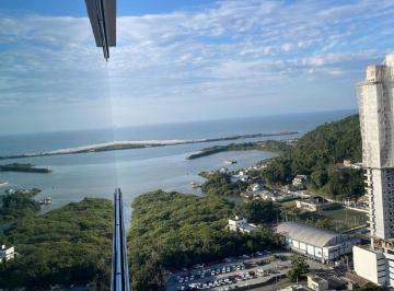 Vista para o Saco da Fazenda, os molhes e o mar a partir do apartamento · Apartamento com 2 suítes e vista para o Saco da Fazenda em Itajaí