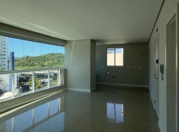Living do Costa Splendida com sacada envidraçada e morros de Mata Atlântica ao fundo · Apartamento com 3 suítes e 3 vagas no Centro de BC | Costa Splendida