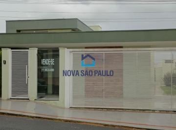 Casa · 250m² · 3 Quartos · 2 Vagas · Casa Terrea com 3 dormitórios, 2 vagas!