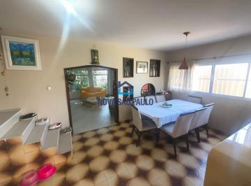 Casa · 180m² · 3 Quartos · 3 Vagas · Sobrado à venda com 3 quartos e 3 vagas.