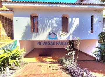 Casa · 239m² · 2 Quartos · 3 Vagas · Casa de Vila, térrea à venda, com quintal maravilhoso, entrada lateral, no Plana