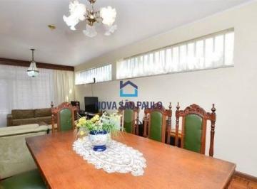 Casa · 500m² · 3 Quartos · 4 Vagas · Sobrado à venda em rua tranquila na Vila Olimpia