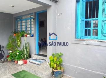 Casa · 162m² · 6 Quartos · 1 Vaga · 2 Casas - uma de frente e outra de fundos com kitnets para investimento - Metrô