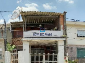 Casa · 150m² · 2 Quartos · 1 Vaga · Sobrado para reforma no Jardim da Glória, São Paulo: Suítes, Varanda e Subsolo Versátil
