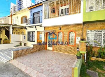 Casa · 126m² · 3 Quartos · 2 Vagas · Casa de Vila, ao lado do Shoping e Metrô Santa Cruz