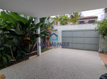 Casa · 270m² · 3 Quartos · 2 Vagas · Casa Térrea à Venda em Moema com 3 Suítes e 2 Vagas