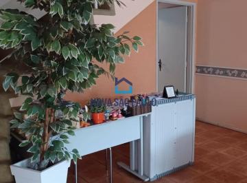 Casa · 204m² · 3 Quartos · 2 Vagas · Casa com 03 quartos na região da Vila Mascote.