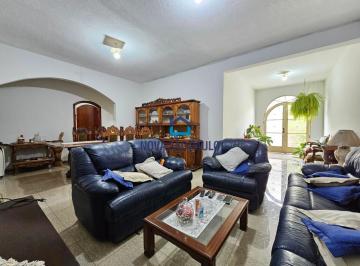 Casa · 195m² · 4 Quartos · 2 Vagas · Casa grande disponível para venda no Jabaquara - 4 dormitórios, 1 suíte e 2 vagas