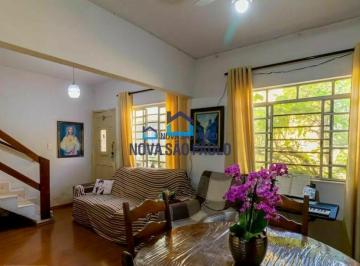 Casa · 130m² · 4 Quartos · Casa de Vila 4 Dormitórios Perto do Metrô a Venda.