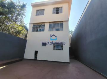 Casa · 92m² · 3 Quartos · 2 Vagas · Casa com quintal grande e churrasqueira, 3 quartos e uma suíte , com 2 vagas.