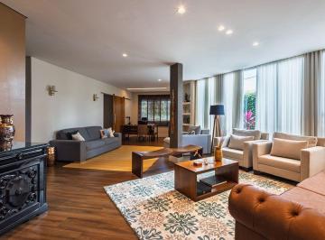 Casa de 3 quartos, Arniqueira · Casa Térrea Reformada em Arniqueiras com 3 Quartos, Piscina e Área Gourmet