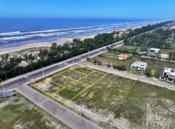 Terreno · 1800m² · Terreno no Village Norte a 780mt do mar em Balneário Gaivota