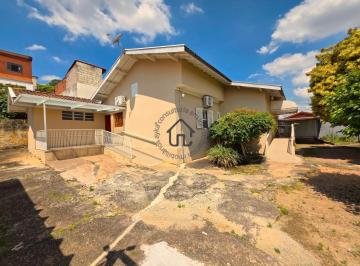 Casa · 291m² · 3 Quartos · 8 Vagas · Casa para locação com 3 quartos no Centro de Vinhedo.