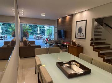 Casa · 203m² · 3 Quartos · 4 Vagas · Casa reformada com espaço gourmet no Residencial Scenic.
