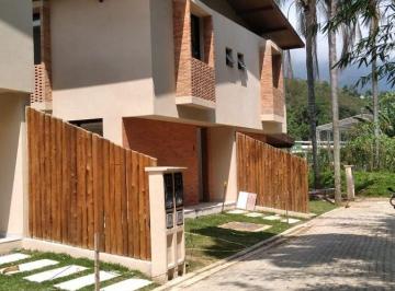 Casa de 3 quartos, Ilhabela · Sobrado a venda - Escritura Matriculada - Barra velha - Ilhabela -SP