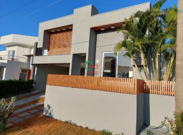 Casa · 240m² · 3 Quartos · 4 Vagas · Casa de Condomínio para alugar em Pinheirinho de 240.00m² com 3 Quartos, 3 Suites e 4 Garagens